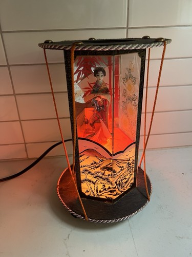 Rare vintage lighted geisha - rare,