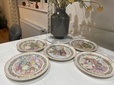 5 x vintage Wedgwood ‘Christmas Traditions’ Festive plates. Dated 1987, to 1991.