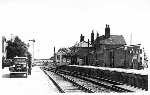 C1938 ryburgh train - ryburgh, station