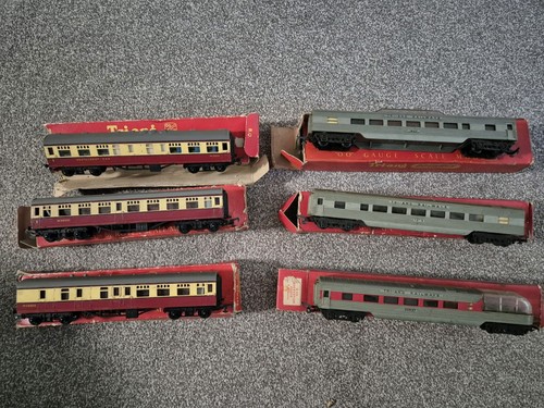 Vintage triang carriages - triang, x6