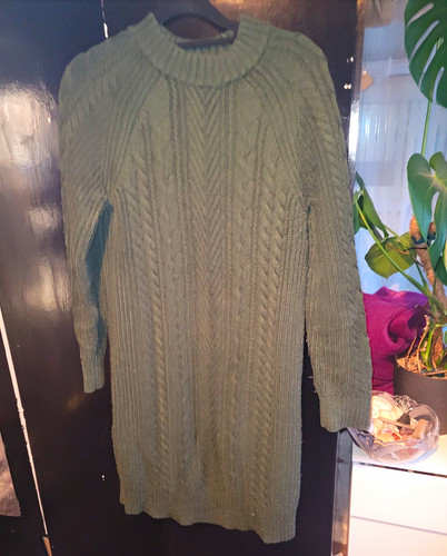 Uniqlo green cable knit - knit, round