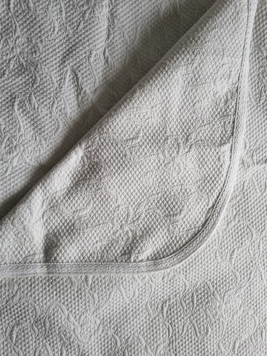 White portuguese embossed - white,
