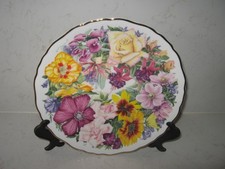 FLOWER  PLATE  -   BIRTHDAY     BOUQUET    -  ROYAL ALBERT
