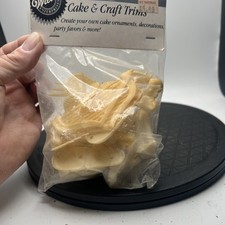 Vintage Wilton Cherub Wedding