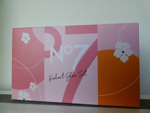 New boxed boots radiant - new, 7