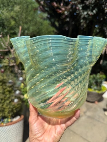Antique wrythen wavy - antique, tulip
