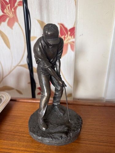 Statue a golfer - of,