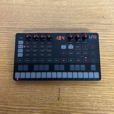 IK Multimedia UNO Synth Analog