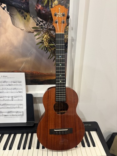 Koaloha tenor ukulele - ,