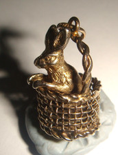 LOVELY RARE VINTAGE STERLING SILVER & 9CT GOLD RABBIT IN BASKET CHARM