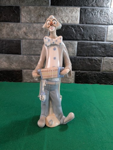 Vinatge casades clown figurine - clown,