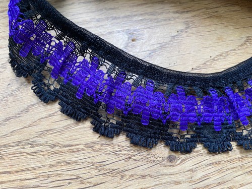 Gathered frilled lace - gathered,