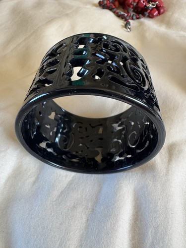 Plastic resin bangle bracelet - plastic/resin,