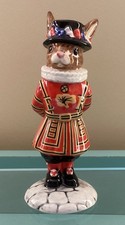 ROYAL DOULTON BUNNYKINS BEEFEATER DB163