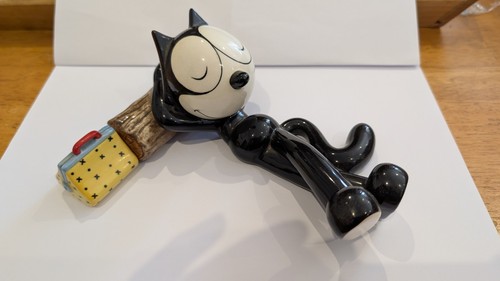 Wade felix the cat lying - cat,