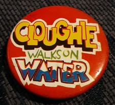NOTTINGHAM FOREST MEMORABILIA- VINTAGE CLOUGHIE WALKS ON WATER TIN BADGE RARE!!