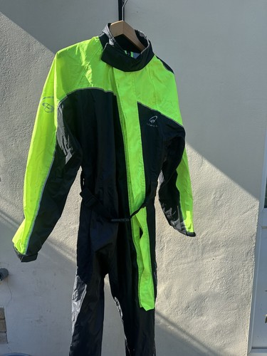 Black beacon waterproof - black,