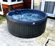 Rotospa Solid Hot Tub Orbis Ex hire 5-6 Person Hot Tub - Priced To Sell