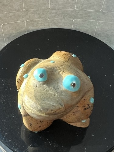 Zuni frog fetish - fetish, hayes