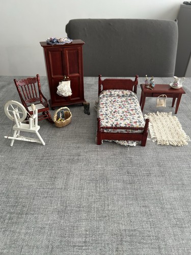 Dolls house furniture 12 - dolls, 1:12