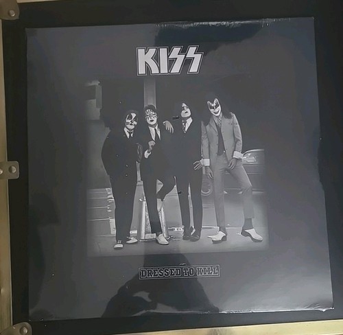 Kiss sealed dressed - kiss,