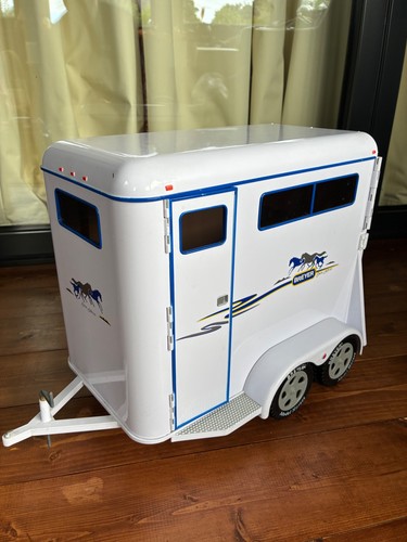Breyer horse box - horse,