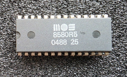 Mos 8580 commodore - r5, (0488)