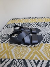 EUC Womens Skechers Luxe Foam