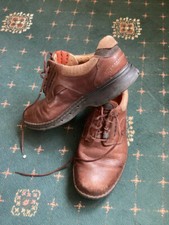 Clarks structured tan shoes size 9 1/2 Only worn few times