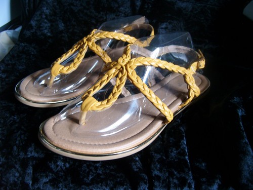 Mustard col toe - post, strappy