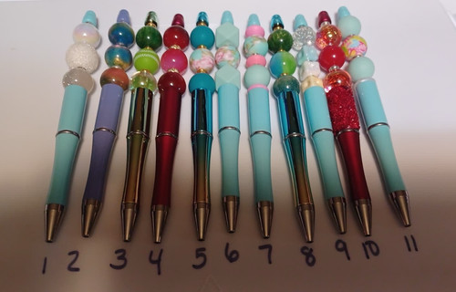 Lot beaded plastic - 11,