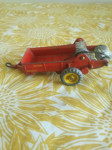 Dinky toys farm - dinky, massey