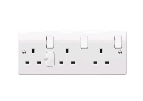 Triple 13a 240v white - 240v,