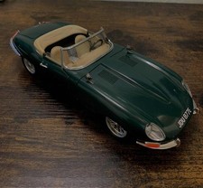 Burago 1/18 Scale Diecast 3026 - 1961 Jaguar E Type Cabriolet - Green (Jaguar)