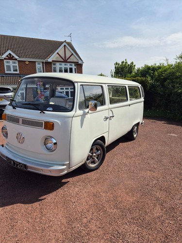 Volkwagen bay window 1972 2 - bay,