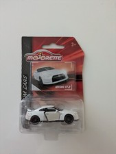 NISSAN GT-R · WHITE ·