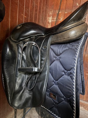 Wow dressage saddle - wow, size