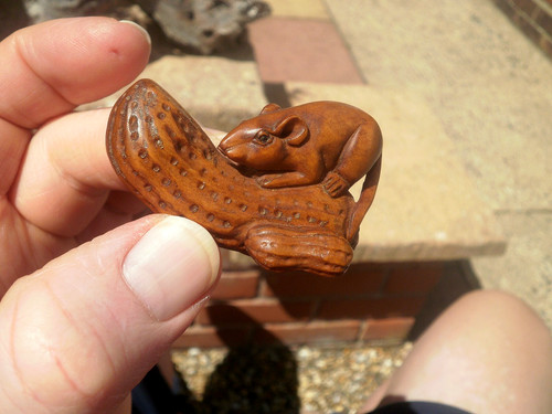 Hand carved wood netsuke - netsuke, of