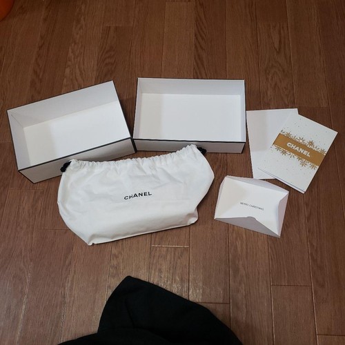 Chanel gift box - gift, white