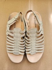 "Trueform" cream gladiator