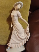 Lladro Nao Lady Figurine