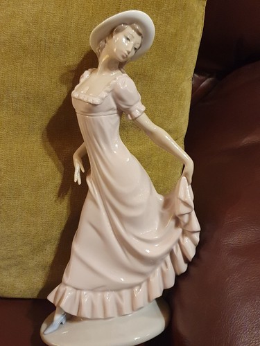 Lladro nao lady figurine - lladro,