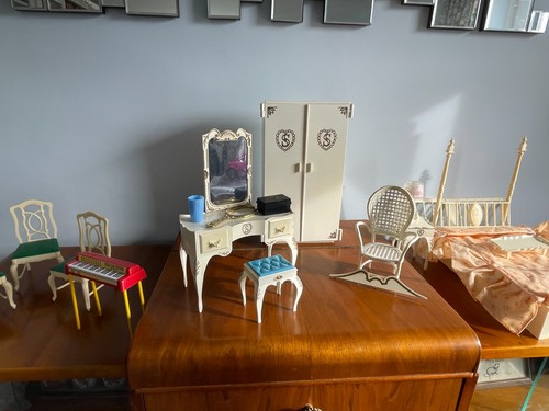 Vintage sindy doll - sindy, house