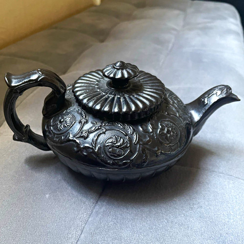 Vintage black metal embossed - black,