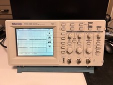 Tektronix TDS 210 Digital Oscilloscope Two Channel, Real Time, 60 MHz 1 GS/s