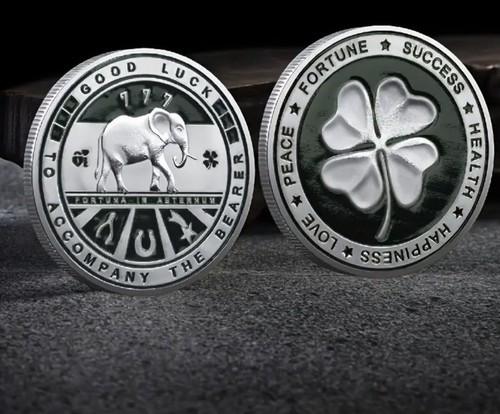 Lucky clover leafs retro - clover,