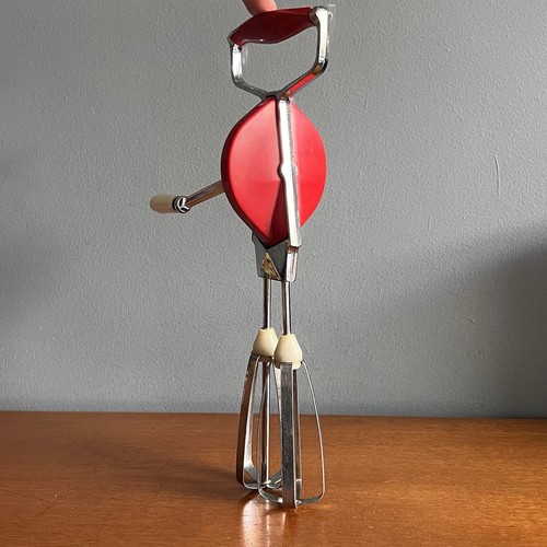 Vintage red rotary hand whisk - red,