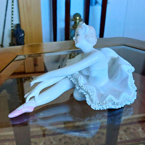Unmarked glossy porcelain - unmarked,