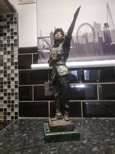 Solid bronze statue rare - statue,
