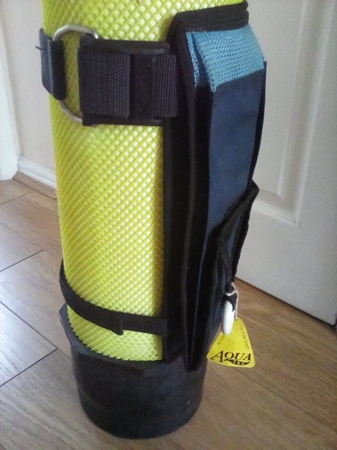 Scuba cylinder pouch